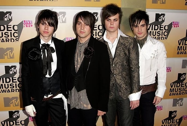 6. Panic! At The Disco aslında bir Blink-182 cover grubu olarak kurulmuştu.