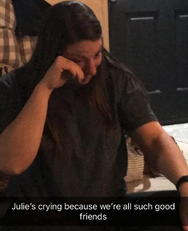 23. "Julie çok iyi arkadaşlar olduğumuz için ağlıyor."