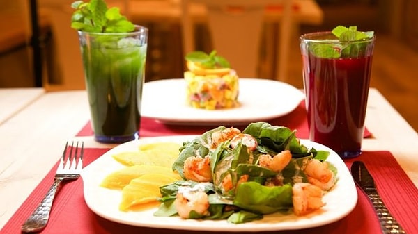 4. Часто ли вы заказываете еду на дом или питаетесь в кафешках и ресторанах?