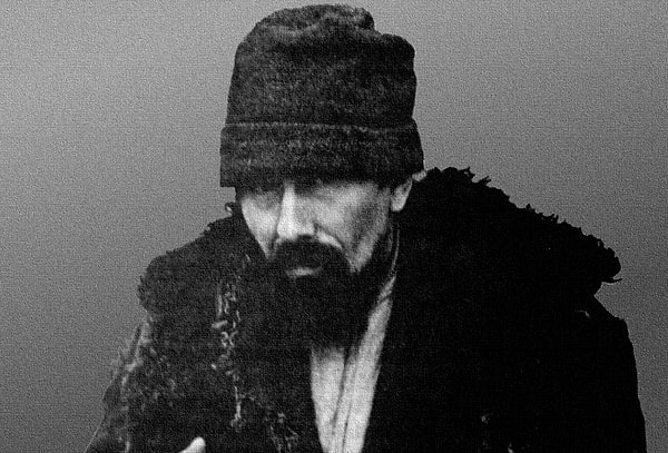 8. Какой советский поэт называл себя Юродивым Поэтограда?