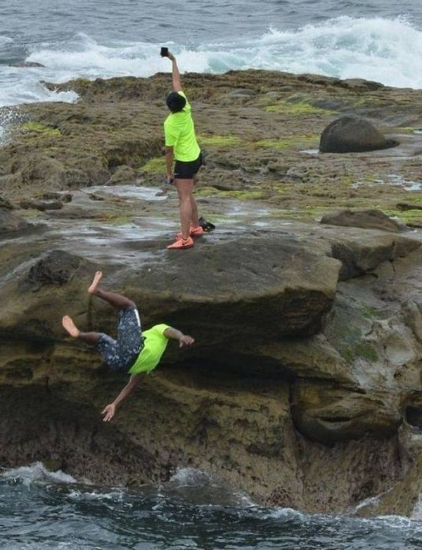 9. Хотел сделать селфи, но что-то пошло не так