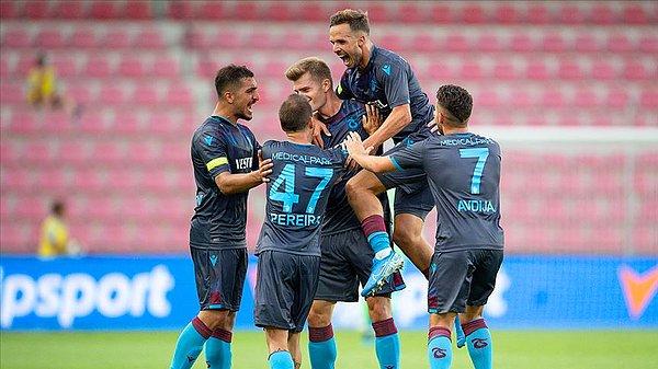 Trabzonspor, UEFA Avrupa Ligi 3. eleme turu ilk maçında Çekya'nın Sparta Prag takımı ile deplasmanda 2-2 berabere kaldı. Bordo mavililerin gollerini Ekuban ve Sörloth kaydetti.