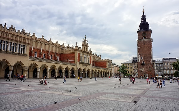 7. В каком польском городе находится самая большая в Европе рыночная площадь?