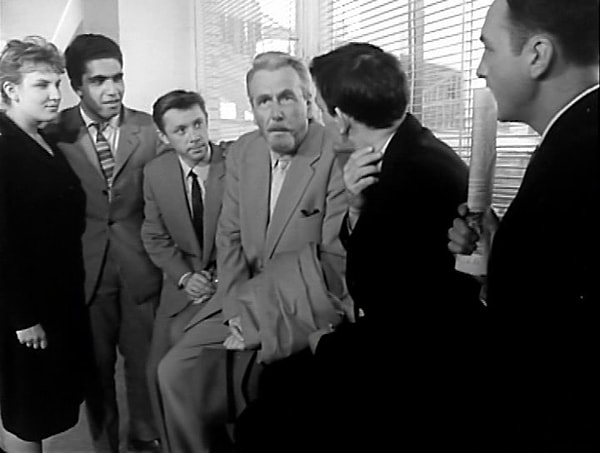 2. Кто из этих артистов не снимался в фильме Алексея Сахарова «Коллеги»?