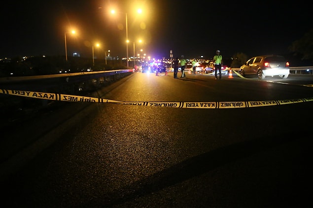 Sıdalı, polise verdiği ilk beyanda, otoyolda normal seyrinde giderken bir kişinin aniden önüne çıktığını, daha sonra arabayı hemen durdurduğunu ve polise haber verdiğini ifade etti.