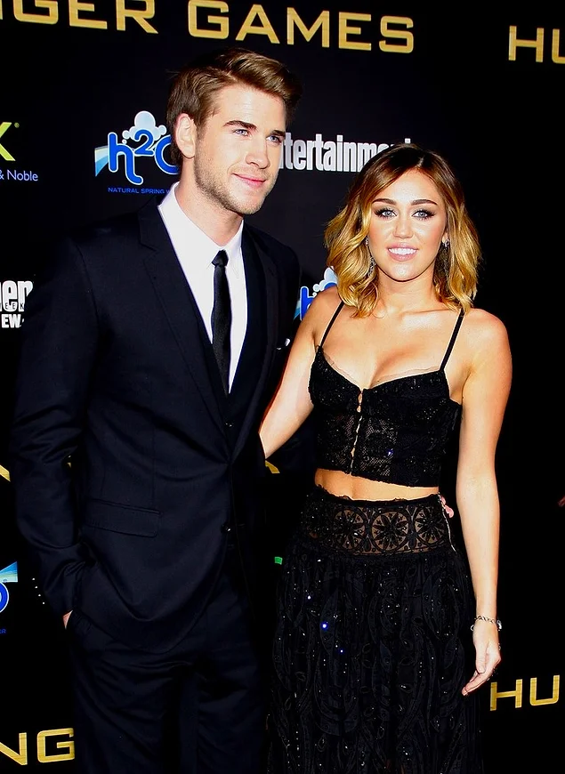 Aska Dair Umutlar Tukenmeye Devam Ediyor 7 Ay Once Evlenen Miley Cyrus Ve Liam Hemsworth Ayrildiklarini Acikladi Onedio Com