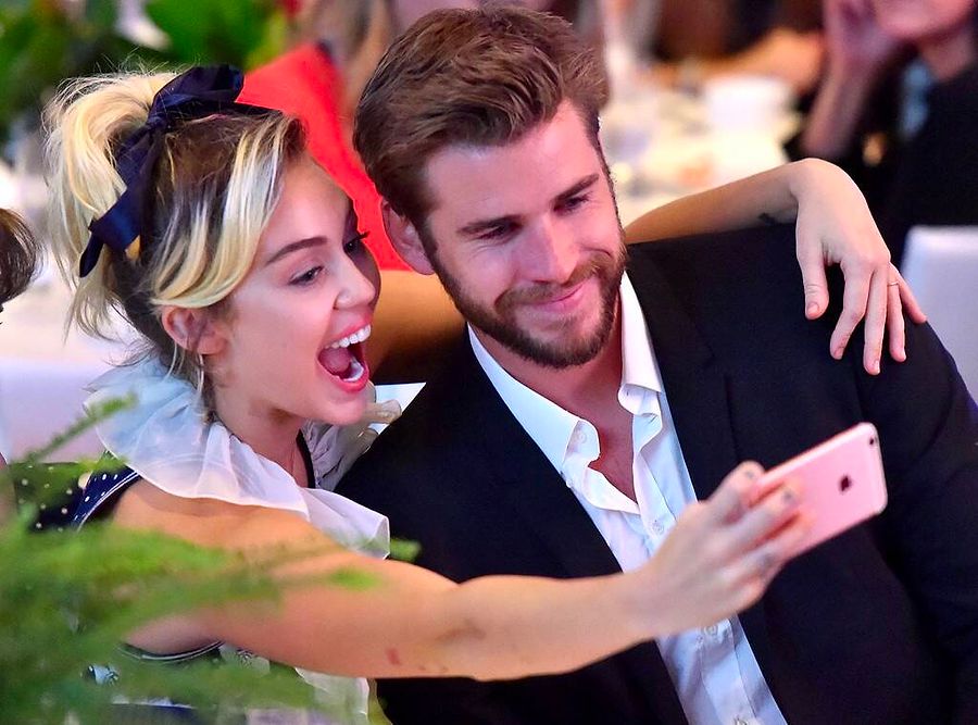 Aska Dair Umutlar Tukenmeye Devam Ediyor 7 Ay Once Evlenen Miley Cyrus Ve Liam Hemsworth Ayrildiklarini Acikladi Onedio Com