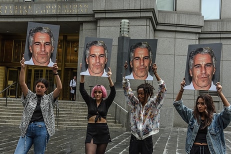 Suçlamalarla Yüzleşemedi: Cinsel Tacizden Tutuklanan ABD'li Milyarder Jeffrey Epstein Hücresinde 'İntihar Etti'