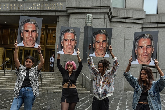 Suçlamalarla Yüzleşemedi: Cinsel Tacizden Tutuklanan ABD'li Milyarder Jeffrey Epstein Hücresinde 'İntihar Etti'