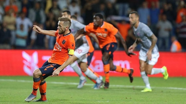 Karaiskakis Stadı'nda saat 21.30'da başlayacak maçı, İskoçya Futbol Federasyonundan hakem Bobby Madden yönetecek.