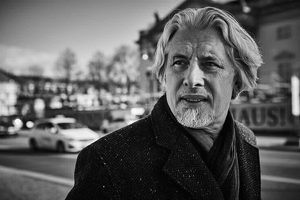 5. Роман "Чапаев и пустота" написал Владимир Сорокин?