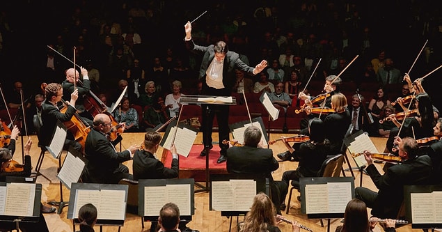 Araştırma daha az zeki kimselerin karmaşık orkestra müzikleri yerine sözlü şarkıları tercih ettiğini gösterdi.