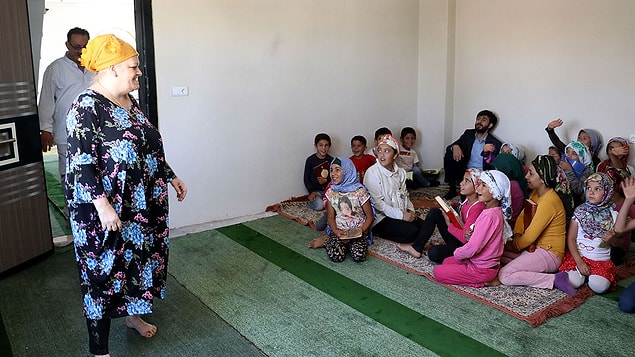 'Yengemiz, Kur'an-ı Kerim'i asıl kaynağından öğrenmeye çalışıyor'