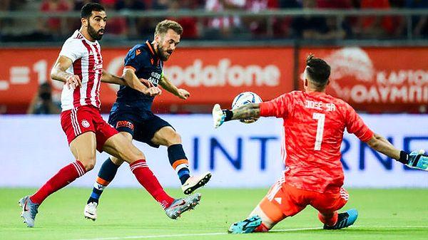 Karşılaşmadan 2-0’lık galibiyetle ayrılan Olympiakos’ta ilk golü 55. dakikada Ruben Semedo attı. 77. dakikada ise Valbuena penaltı golüyle farkı ikiye çıkardı.