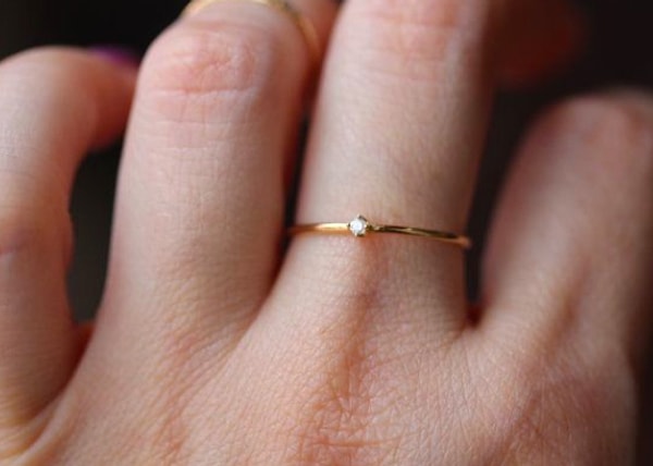 Увидев это минималистичное кольцо, вы не сможете отказать ему!