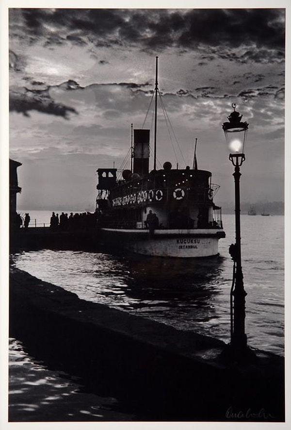 2. Beylerbeyi'nde bir gece vapuru, İstanbul, 1960.