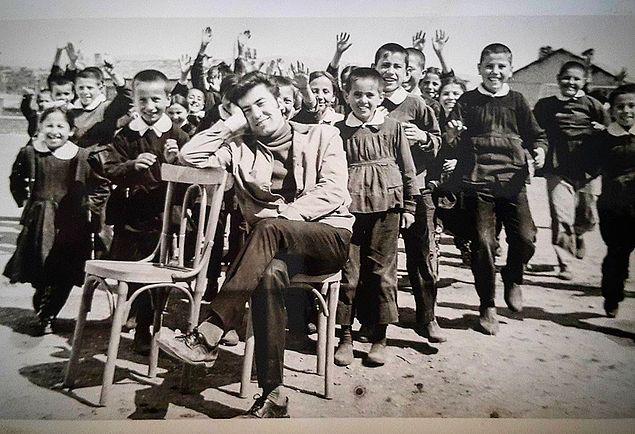 Çamlıca Köyü İlkokulu'nun öğretmen ve öğrencileri (öğrencilerin ilk fotoğrafı), Kütahya, 1974.