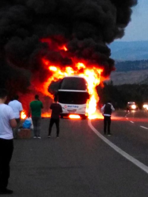 Bu Defa Yer Bolu: Yine Bir Yolcu Otobüsü Seyir Halindeyken Alev Aldı