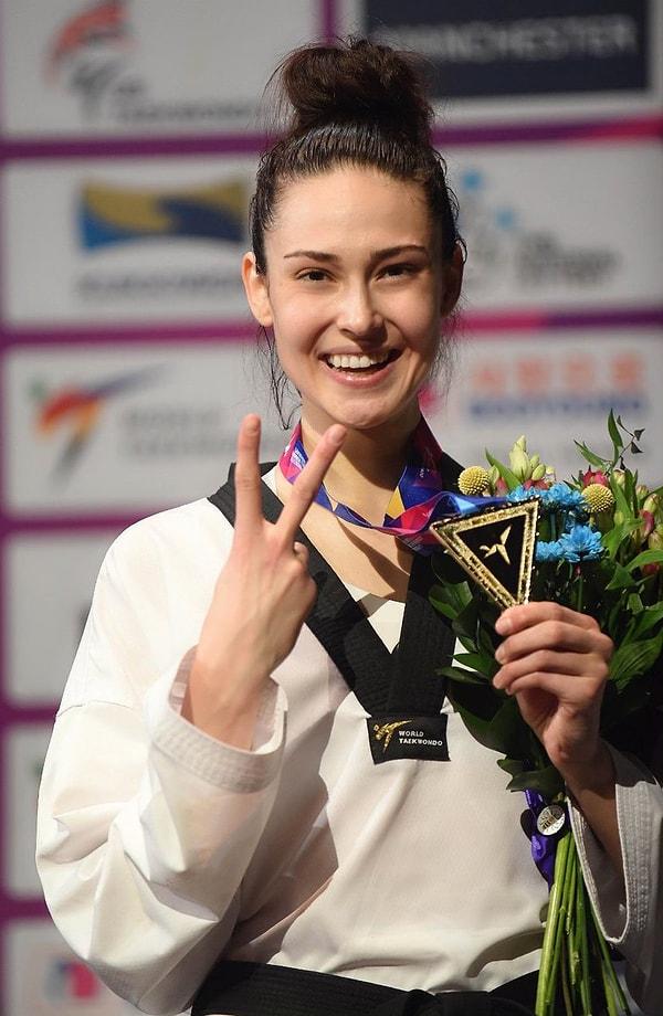 2019 Dünya Taekwondo Şampiyonası'nda altın madalya kazanarak 2. kez dünya şampiyonu oldu.
