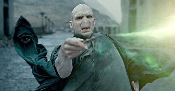 9. Если бы вы жили во вселенной "Гарри Поттера", то как называли бы Волан-де-Морта?