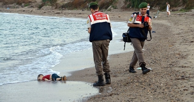 Suriye'deki iç savaştan kaçan ailenin Yunanistan'a geçmeye çalışırken bindiği botun batması sonucu cansız bedeni Bodrum'da kıyıya vuran 3 yaşındaki çocukları Aylan'ın bu görüntüleri tüm dünyada vicdanları sızlattı. Talihsiz bebeğin yaşam hikayesinin beyaz perdeye aktarıldığı ‘Aylan Bebek’ filminin fragmanı yayımlandı. Çekimlerine Bodrum'un farklı mekanlarında başlanan filmin yapımcılığını George Edde ve Bahattin Öztürk, yönetmenliğini Ömer Sarıkaya yapıyor.
