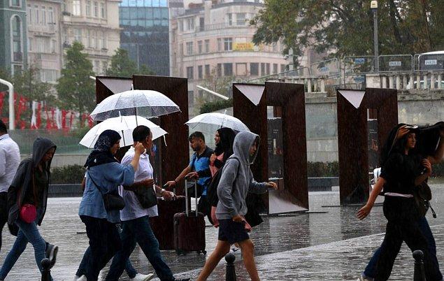 İstanbul'da hayatı olumsuz etkileyen yağışın akşam saatlerine kadar etkili olması bekleniyor