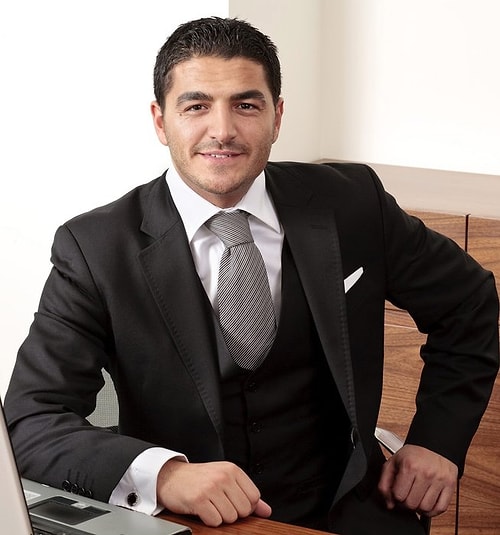 Uğur Akkuş'un kim olduğu ve iş dünyasındaki yeri ise haliyle merak edildi.
