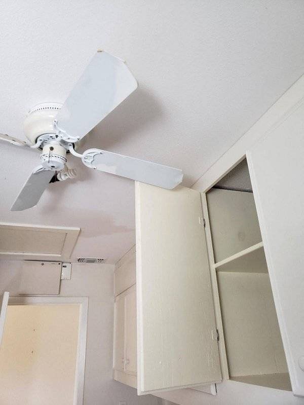 18. Шкаф, который не так-то просто закрыть