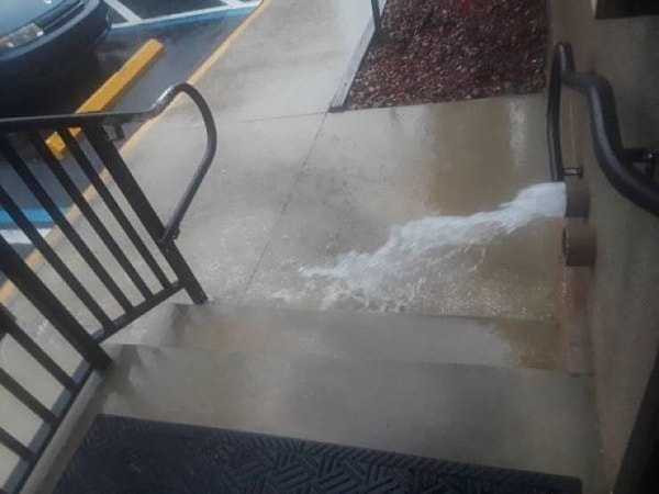 20. Как насчет сполоснуть пятки под теплым летним дождиком?