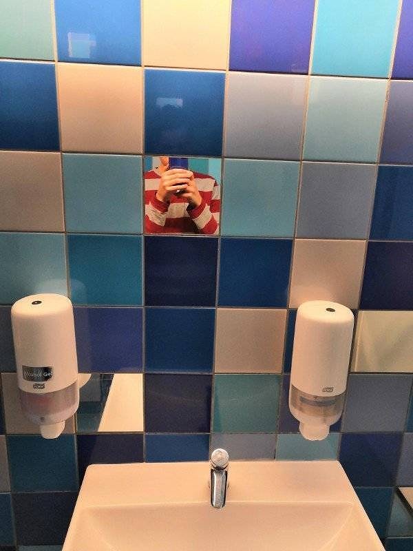 2. И попробуйте доказать, что зеркала там нет!