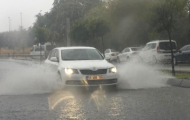 Öte yandan İmamoğlu, Meteoroloji Genel Müdürlüğü'ne de tepki gösterdi.