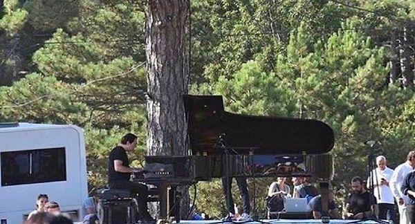 Dünyaca ünlü piyanist Fazıl Say, çevre katliamına dikkat çekmek amacıyla bugün Kaz Dağları’nda konser verdi.