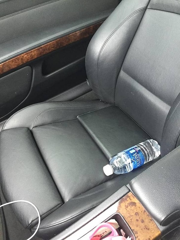 10. Хочется верить, что этот iPad заметят раньше, чем плюхнутся на это сиденье...