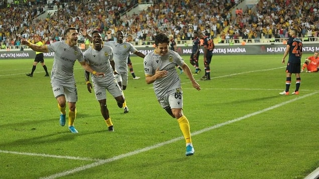 Süper Lig'de geçen sezonu beşinci sırada tamamlayan Yeni Malatyaspor, geçtiğimiz sezon şampiyonluğu Galatasaray'a kaptırarak ikinci sırada kalan Medipol Başakşehir'i 2019-20 sezonunun açılış haftasında konuk etti.