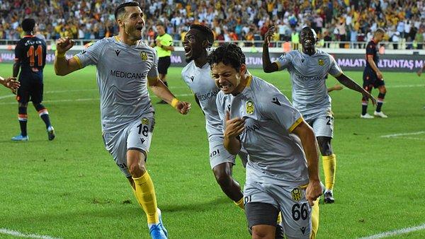 Yeni Malatyaspor, güçlü rakibini ikinci yarıda bulduğu gollerle 3-0 mağlup etmeyi başardı. Ev sahibini galibiyete taşıyan goller 68. dakikada Guilherme, 87. dakikada Adis Jahovic ve 90+2. dakikada da Moryke Fofana'dan geldi.