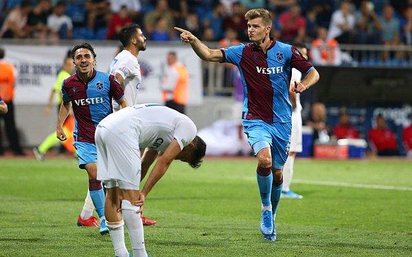 Karadeniz ekibi, aradığı golü ise 34. dakikada buldu. Abdülkadir Ömür’ün pasında topla buluşan Sörloth, takımını 1-0 öne geçirdi.