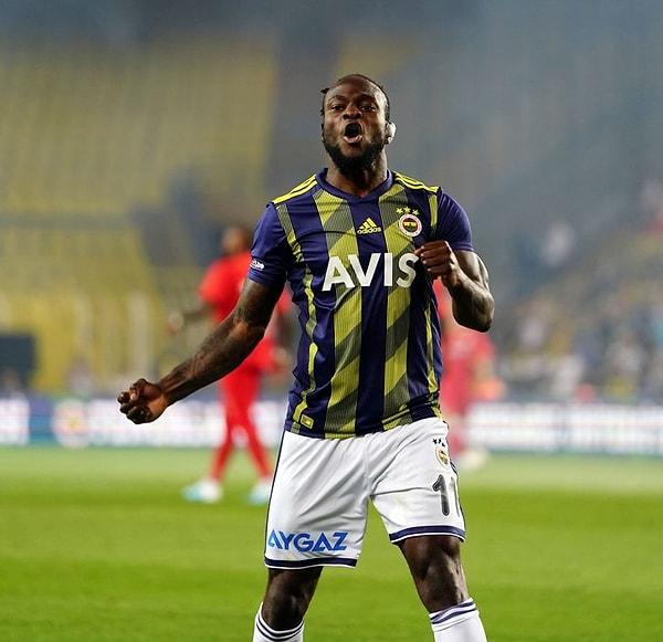 Fenerbahçe, 5. dakikada penaltı kazandı. Kazanılan penaltı vuruşu için topun başına geçen Victor Moses, golü ile Fenerbahçe'yi 1-0 öne geçirdi.