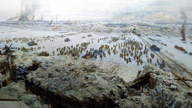 1941 - Alman ordusu Leningrad'a ulaştı, kuşatma başladı.