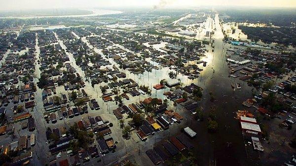 2005 - Katrina kasırgası'nın oluşmaya başlaması.