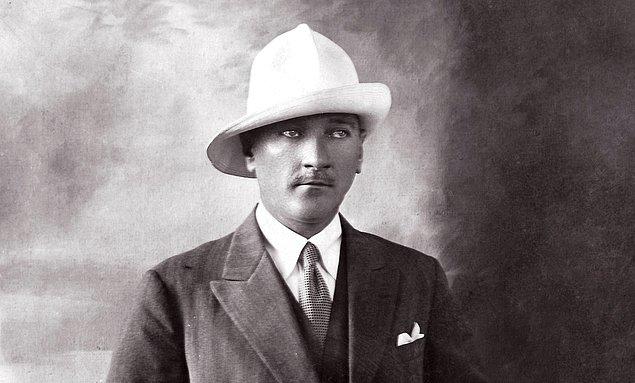 1925 - Kastamonu'ya gelen Atatürk, Şapka ve Kıyafet Devrimi'ni başlattı.