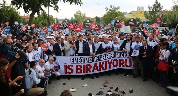 Memur-Sen'den İş Bırakma Eylemi: Bakanlığın Önüne 'Boş Cüzdan' Bırakıldı