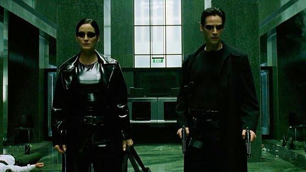 Keanu Reeves 'Neo', Carrie-Anne Moss da 'Trinity' karakterlerini canlandıracak.