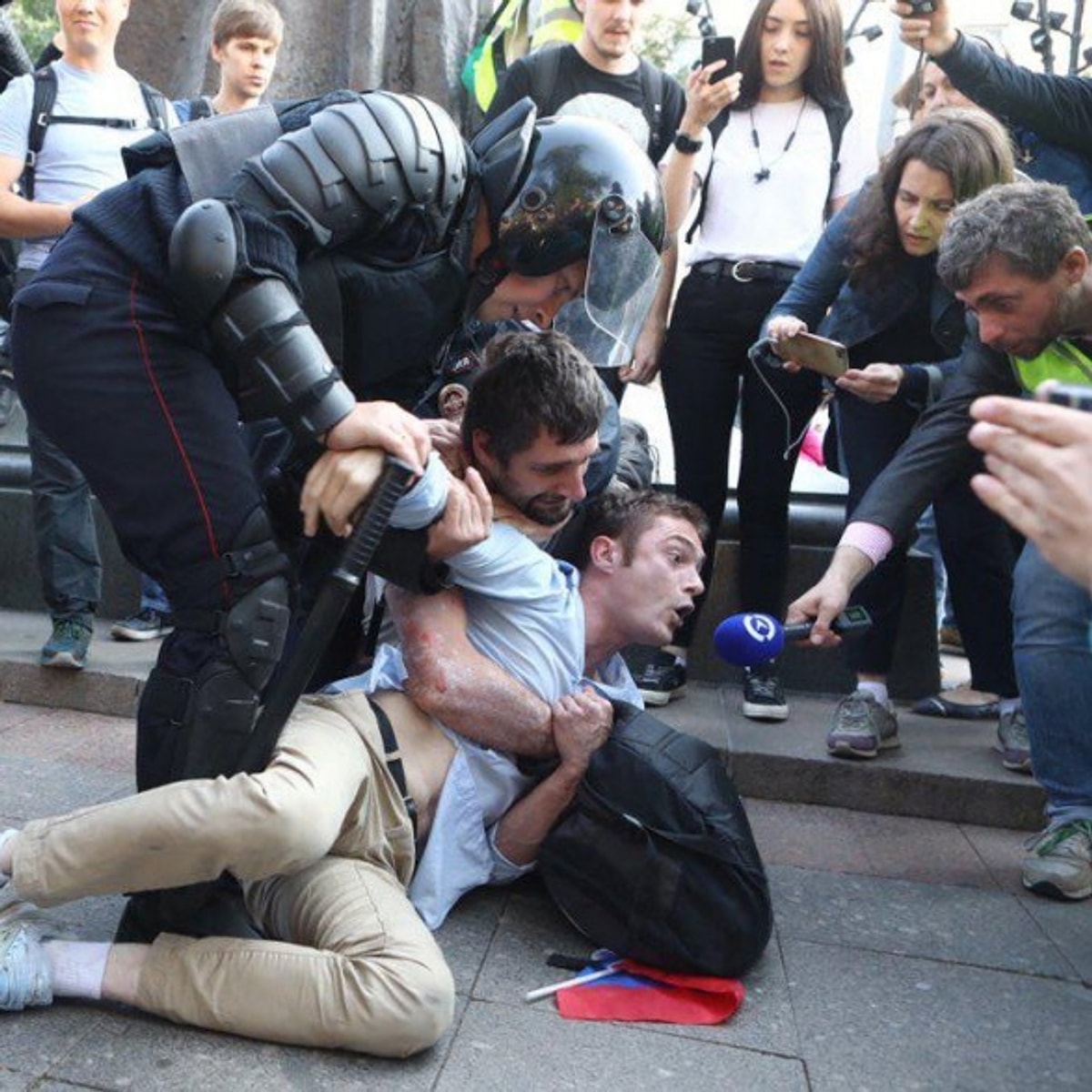 Фейковые новости это. Митинг оппозиции в Москве. Задержание на митинге в Москве. Митинги в Москве 2019.