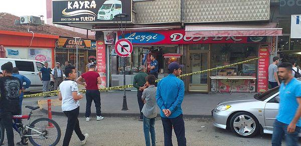 Korkunç olay 18 Ağustos günü akşam saatlerinde Menderes Caddesi üzerindeki bir kafede yaşandı.