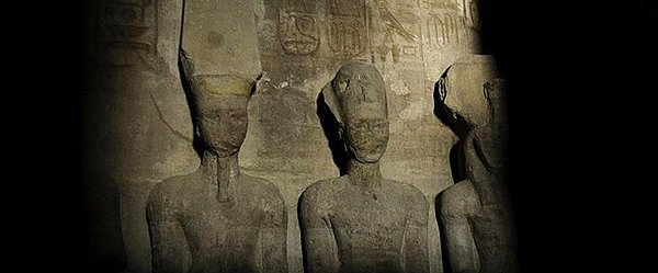 Mısır’ın ünlü mumyası, İÖ 1300’den kalma II. Ramses 1979’da Paris’te bilim adamlarınca incelendiğinde birçok bitkiyle doldurulmuş bağırsaklarında, kıyılmış tütün yaprakları da bulundu.