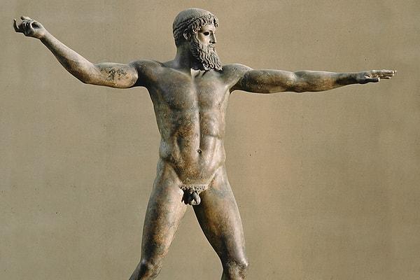 5. Eski Yunan heykellerinde erkeklerin çok küçük penislere sahip olmasının nedeni, büyük penisli erkeklerin aptal, zevkine düşkün, kötü niyetli kimseler olarak görülmesiymiş.