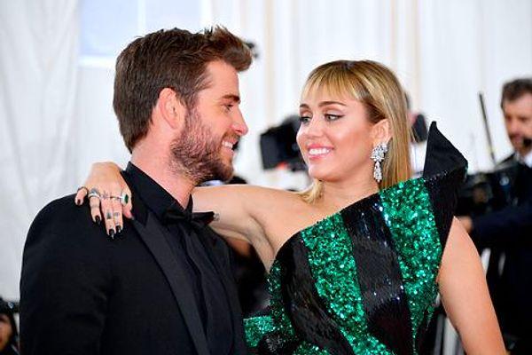 Hollywood'un gözde çiftlerinden Miley Cyrus ve Liam Hemsworth 7 ay önce sürpriz bir şekilde evlenmişti.