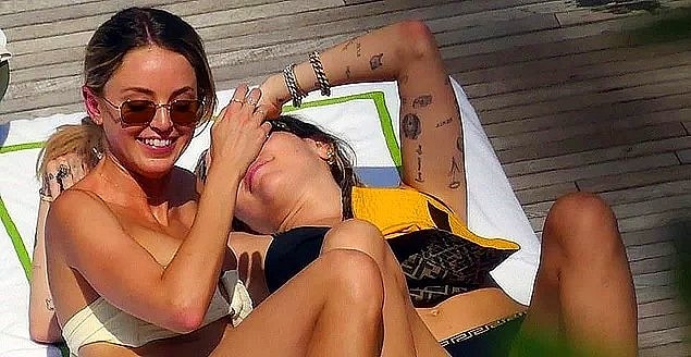 Ayrılıklarından birkaç gün sonra Miley Cyrus gizemli bir kadınla öpüşürken görüntülenmiş, ayrılık sebeplerinin bu kadın olduğu düşünülmüştü.