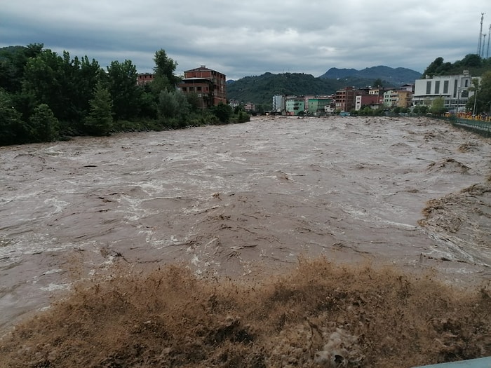 Samsun'da Sağanak Yağış Sonrası Sel ve Heyelan: İki Kişi Hayatını Kaybetti, Kayıplar Var