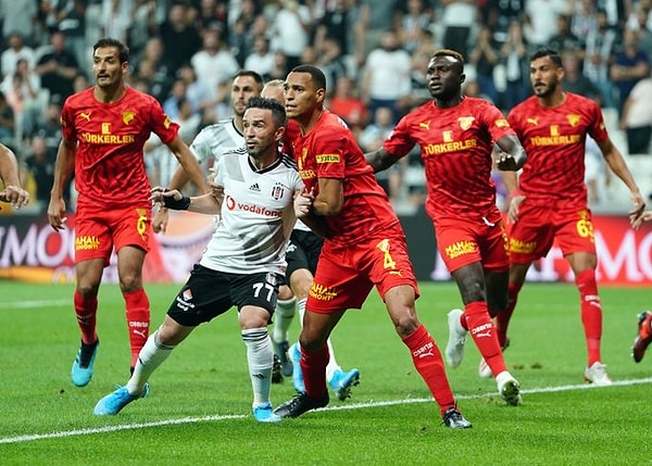 Süper Lig'de 2. haftanın açılış mücadelesinde Beşiktaş, kendi sahasında Göztepe'yle karşılaştı.